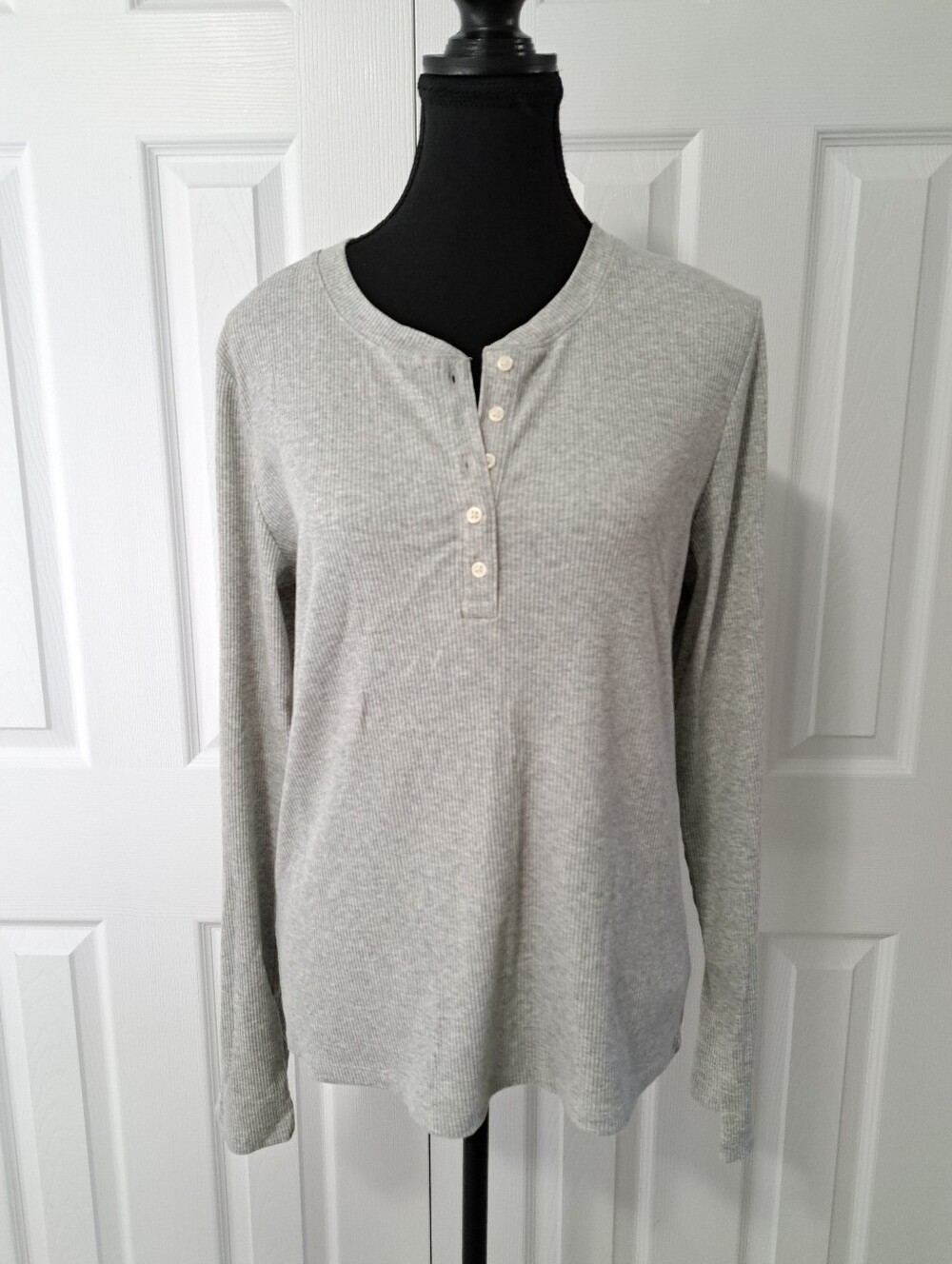 GAP Gray Ribbed Long Sleeve Henley Tee Size Large Top Neutral Button Casual
